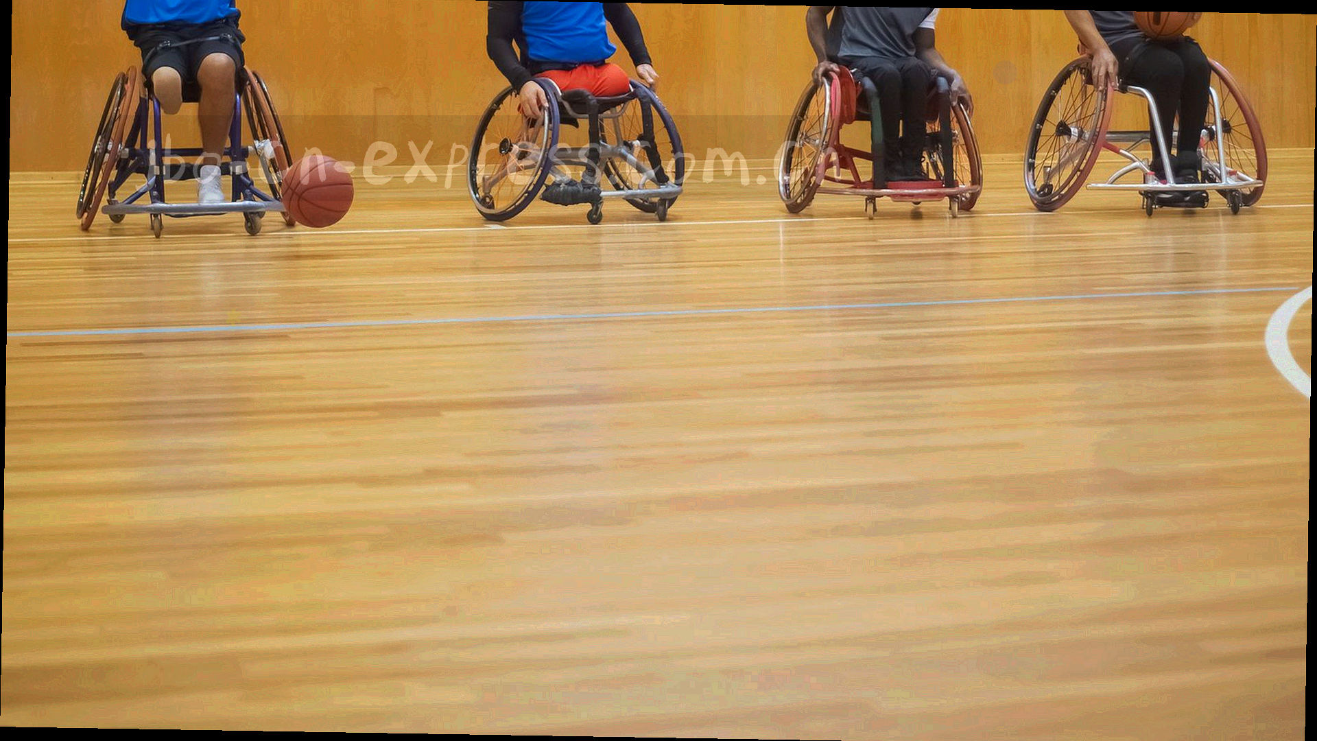 深色背景中流动的荧光数据流与霓虹网格